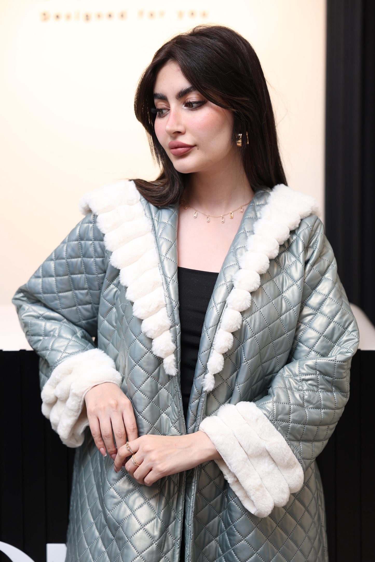 عباية شتوية مستوحاة من شانيل