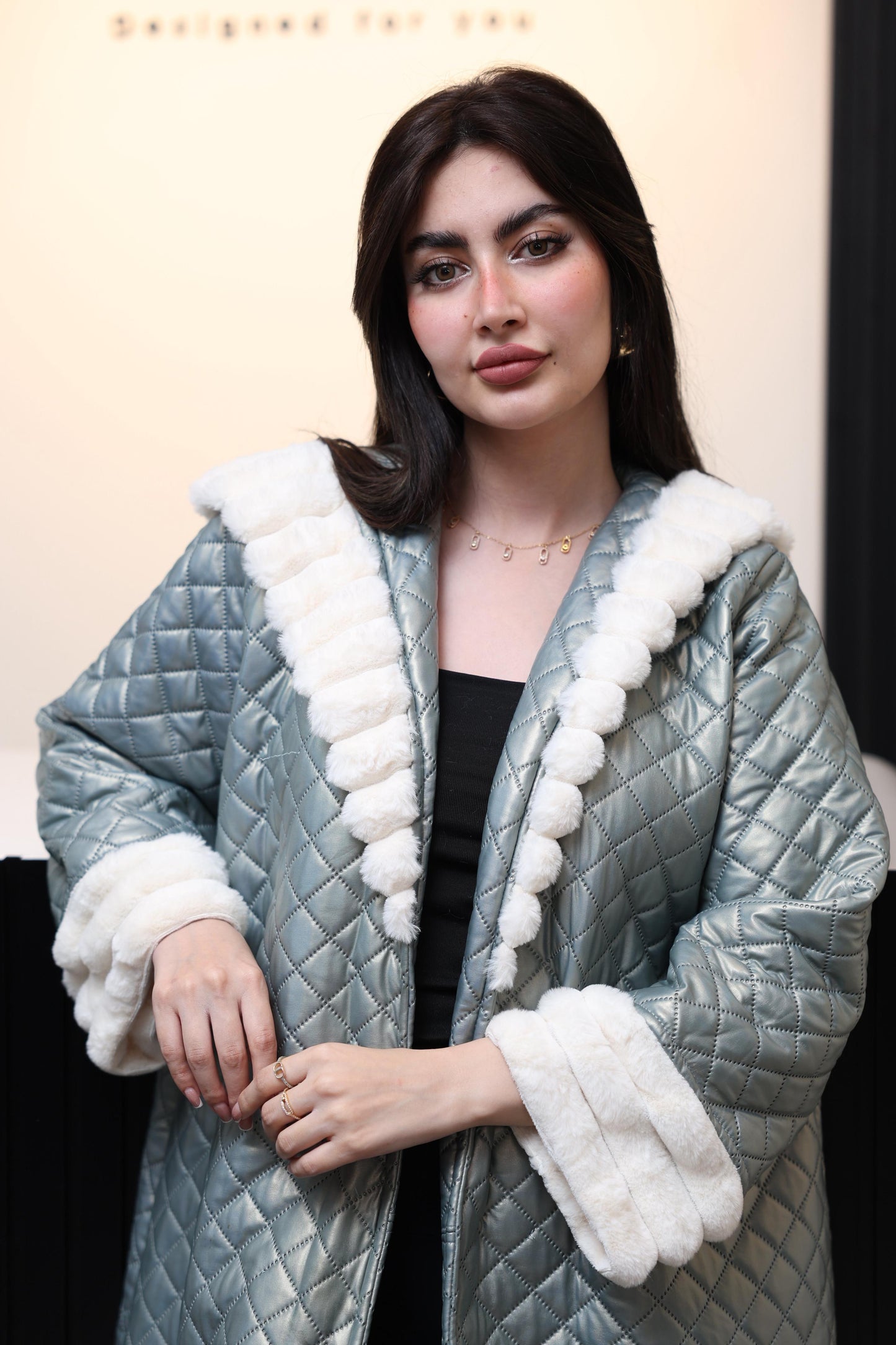 عباية شتوية مستوحاة من شانيل