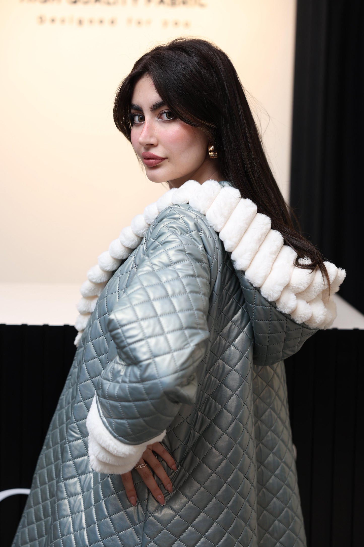 عباية شتوية مستوحاة من شانيل