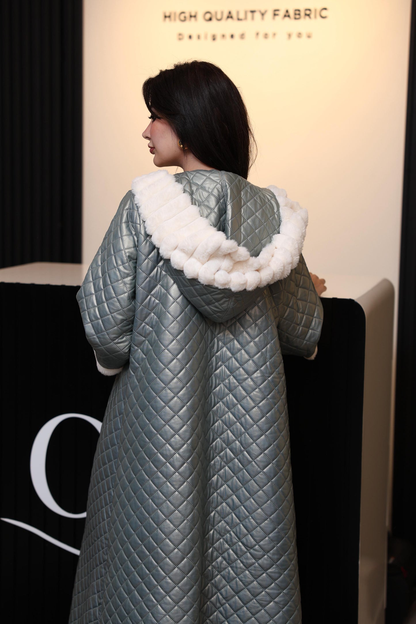 عباية شتوية مستوحاة من شانيل